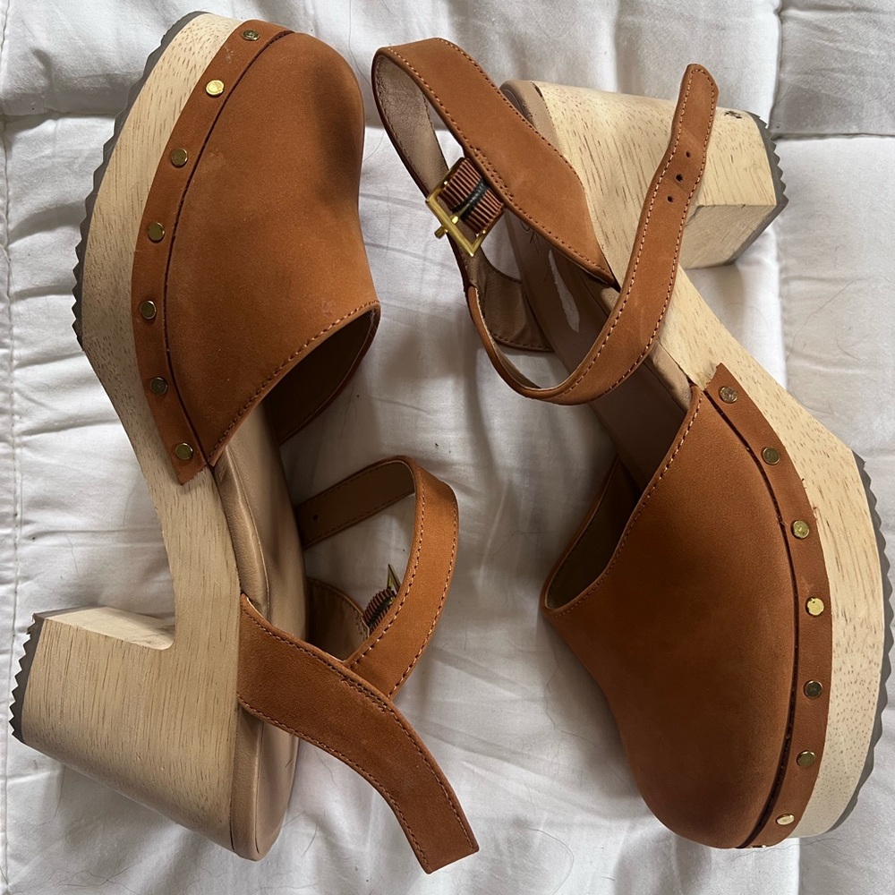 Loft Women’s Tan Suede Platform Clog Sandals